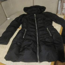 Демисезонное пальто с капюшоном фирмы Ostin . Размер 42-44.