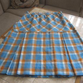 Винтажная юбка , размер 46. По бокам - встречные складки.