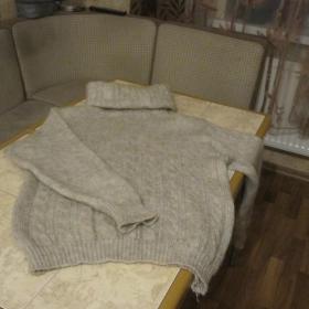 Чистошерстяной мохеровый свитер, б/у. Размер - 48-50.