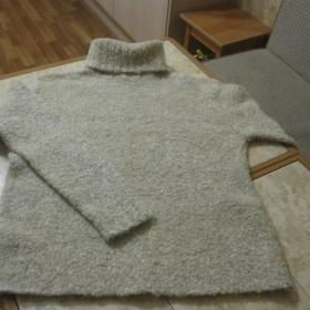 Теплый свитер, размер 44-46. Состояние хорошее. 