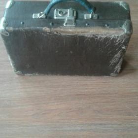 старинный чемоданчик небольшой
