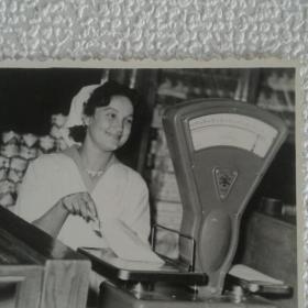 фото  продавщицы 1960 год