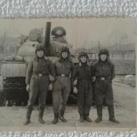  старое фото с танком.2 шт