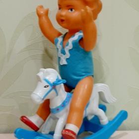 Кукла ГДР Купальщица на лошадке. 20 см