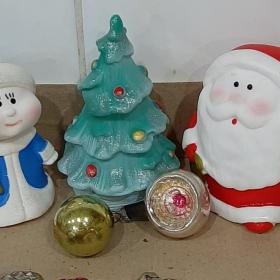 Дед Мороз ,Снегурочка и Елочка. Резина. Россия.  Небольшие.Лот 3шт