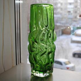 винтажная ваза толстое зеленое стекло чехословакия  