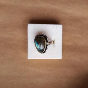 Кольцо с лабрадором в серебре (18 р-р)