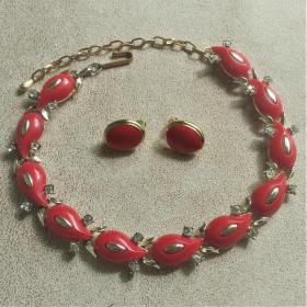 Красное винтажное ожерелье