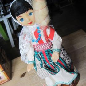 Коллекционная  кукла, прядильщица, 70-ые гг