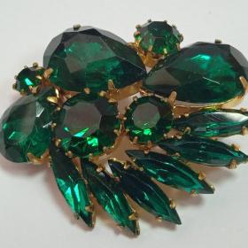 Брошь винтаж ЧССР зелёные кристаллы