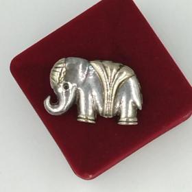 Серебряная брошь " Слон". 