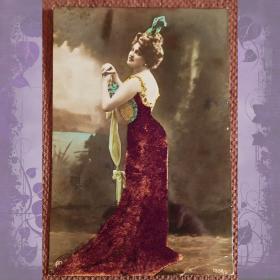 Антикварная открытка "Дама в бархатном платье". Аппликация