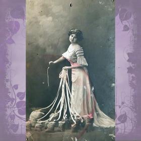 Антикварная открытка "Девушка с мешками денег (новогодняя)"