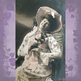 Антикварная открытка "Девушка с розой"