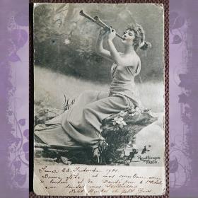 Антикварная открытка "Девушка, играющая на авлосе (флейте)"