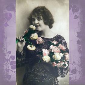 Антикварная открытка "Девушка с цветами"