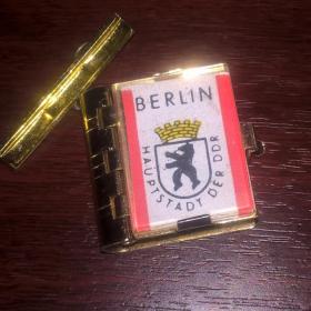 Брелок книжка значок брошь мини BERLIN Берлин