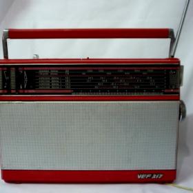 Радиоприемник VEF 317. Красный
