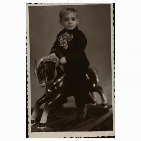 Фотография 1951 год. Мальчик на лошадке.