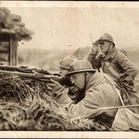 Открытка Красная армия Красная армия на манёврах. Стрелки в бою 1931 год
