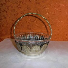 Стеклянная конфетница в мельхиоровой подставке СССР