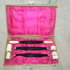 Антикварный набор в коробочке для массажа лица, начало 20-го века, Европа.