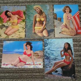Лот открыток " Красотки в купальниках " - 5 штук, пр-во Франция и Германия, 60-е годы.