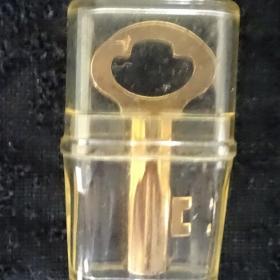Женская бензиновая зажигалка-сувенир в виде ключа