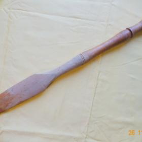 старинная деревянная мешалка-взбивалка для теста. Длина мешалки 45 см, длина лопаточки 16 см