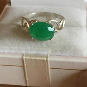 Кольцо серебро 925 с Зеленым Агатом.Размер 17