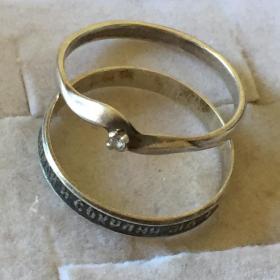 Два кольца серебро 925 одним лотом. Размер 19 оба кольца.