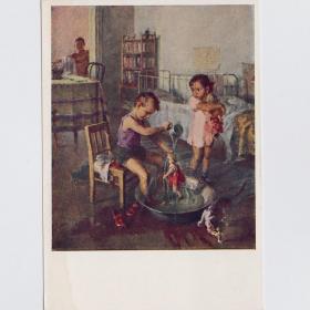 Открытка СССР Водная процедура 1954 Успенская-Кологривова чистая соцреализм дети детство игра кукла