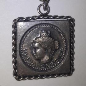 Винтажный медальон богиня Ульпия