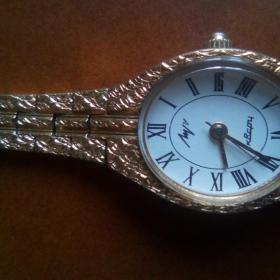 женские часы СССР "Луч" работающие, длина с браслетом 19 см