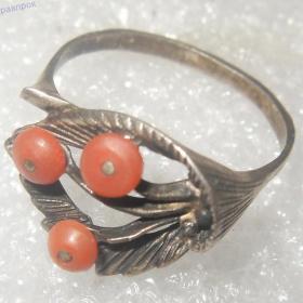 Кольцо ягодки с природными кораллами, серебро звезда 875, винтаж СССР.