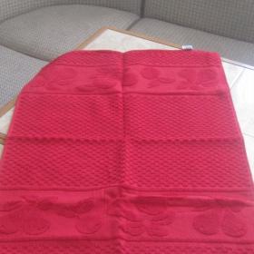 Новое махровое полотенце. Размеры:  48х71 см