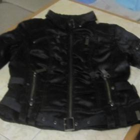 Демисезонная куртка черного цвета, размер 44-46 