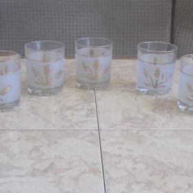 5 стаканов из стекла с матовым покрытием и позолоченным рисунком. Все стаканы в хорошем состоянии. Цена за все.