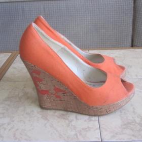 туфли оранжевого цвета на гейше, мало ношены. Высота гейши по центру пятки - 12 см, размер 38