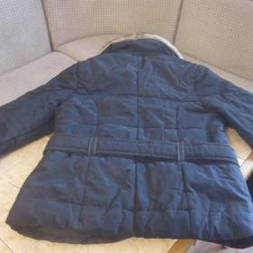 Куртка демисезонно-зимняя, размер 48. Воротник отстегивается.