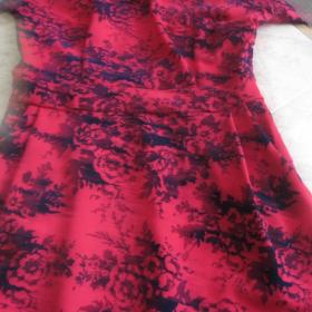 Платье из плотной х/б ткани с бархатистым рисунком, практически новое ( одевали 1-2 раза). Размер 42-44.