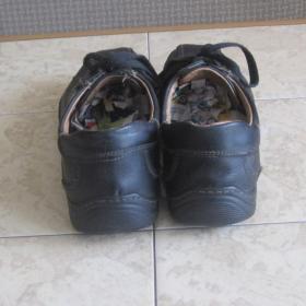 кроссовки из натуральной кожи черного цвета, б/у, размер 40