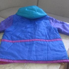 Демисезонная куртка советских времен, б/у, на синтепоне на девочку 6-8 лет. 