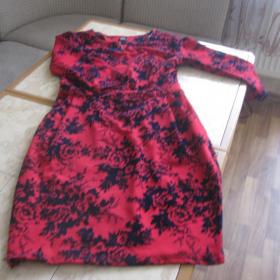 Платье из плотной х/б ткани с бархатистым рисунком, практически новое ( одевали 1-2 раза). Размер 42-44.