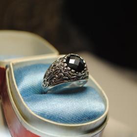 кольцо перстень серебро 925 оникс?