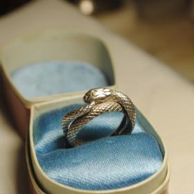 кольцо серебро 925 кокошник "змейка"  
