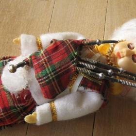 Куколка-шотладнец с волынкой, Англия