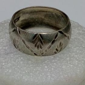Серебряное кольцо.