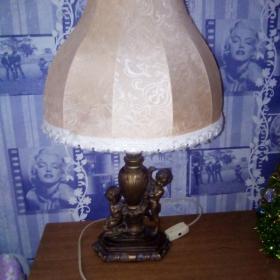 Лампа настольная с абажуром