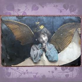 Антикварная открытка "Девочка в короне. Ангел". Блестки